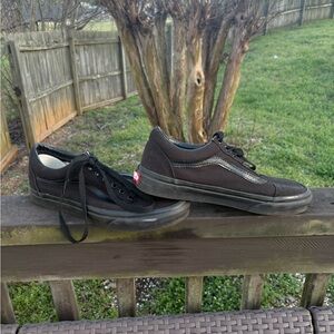 Vans Men's Black and White Sneakers